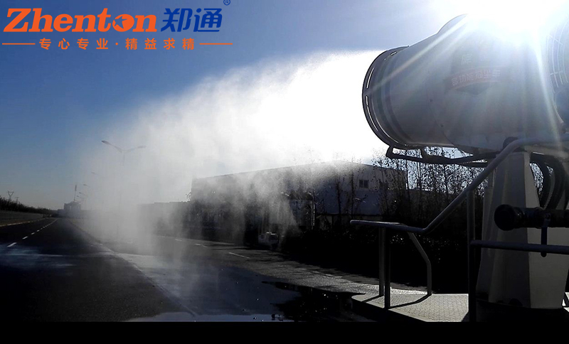 河南某汽車(chē)集團(tuán)使用我司車(chē)載霧炮機(jī)進(jìn)行道路抑塵工作2.jpg
